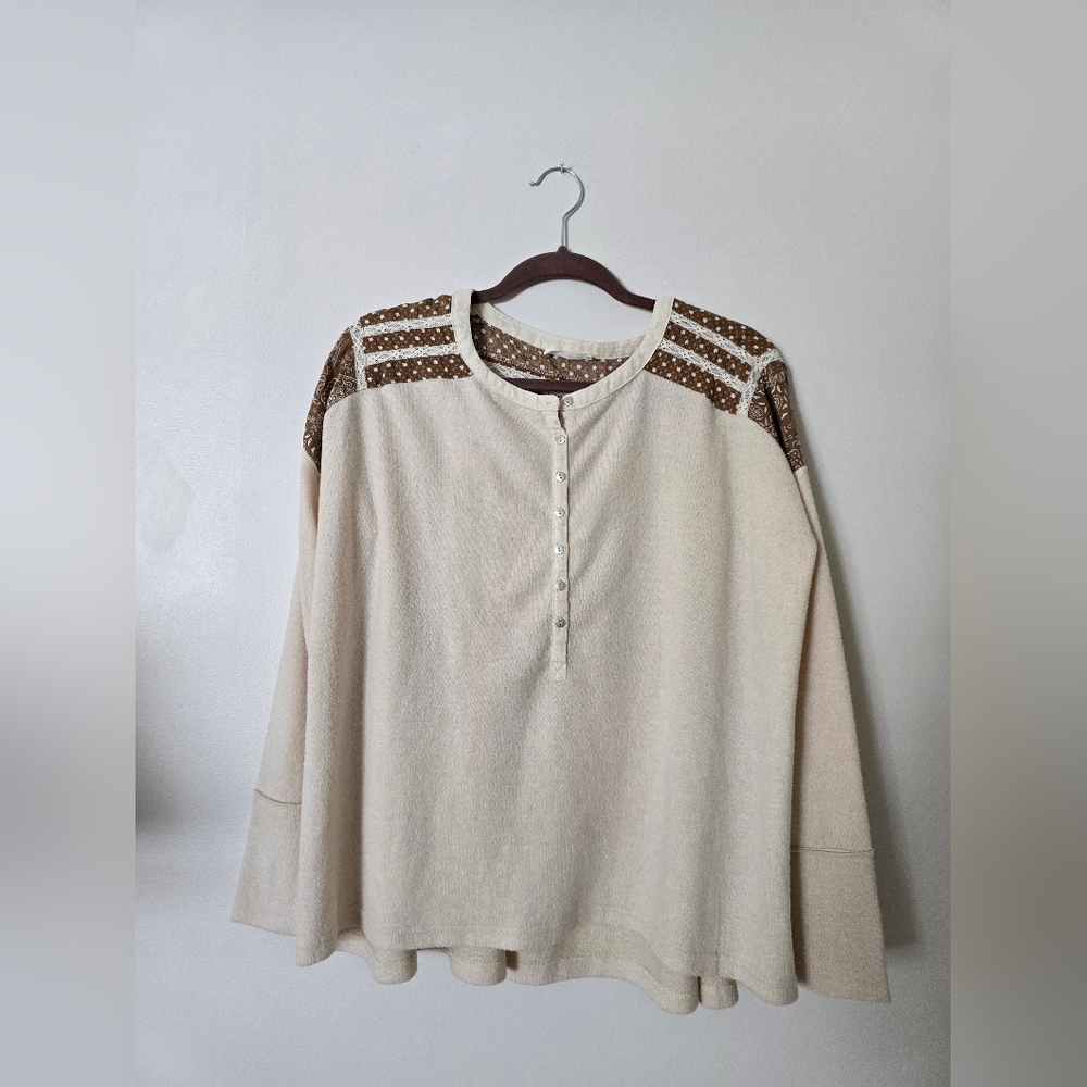 In Loom Cream Floral Detail long sleeve Sz. M  Boho Top Shirt Soft Laney Top